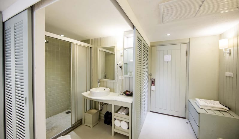 Katathani Phuket Beach Resort - Pool Access Room Bathroom